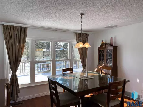 1010 Circle Dr, Mitchell, SD 57301 photo 14