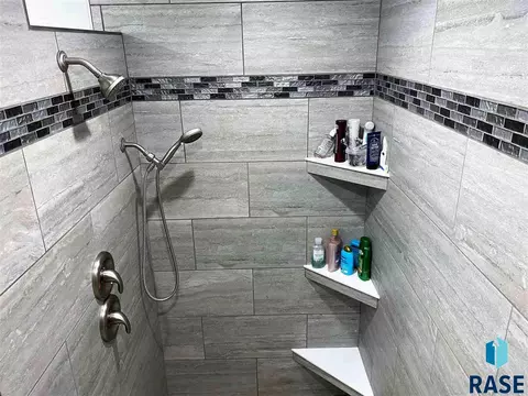 1010 Circle Dr, Mitchell, SD 57301 photo 23