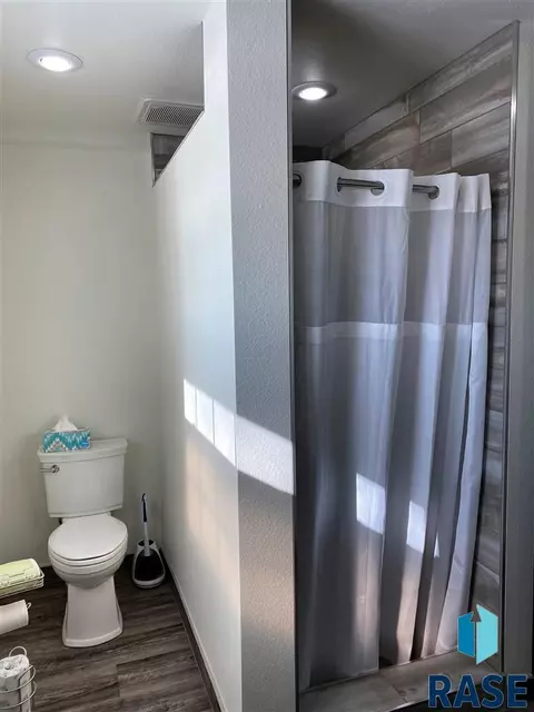 1010 Circle Dr, Mitchell, SD 57301 photo 30