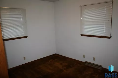 923 E 12th Ave, Mitchell, SD 57301 photo 5