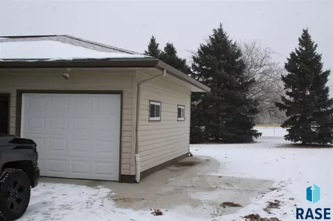 923 E 12th Ave, Mitchell, SD 57301 photo 30