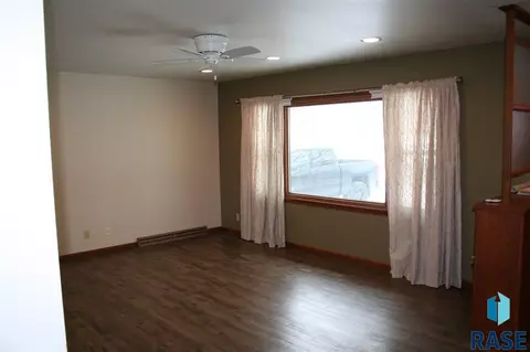 923 E 12th Ave, Mitchell, SD 57301 photo 14