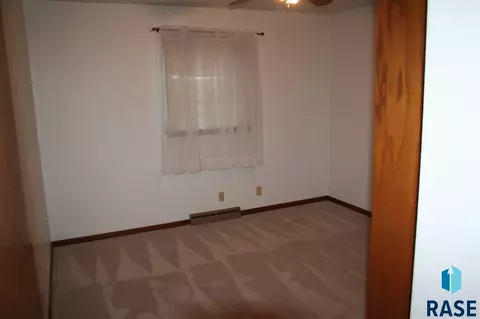 923 E 12th Ave, Mitchell, SD 57301 photo 1