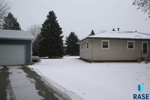 923 E 12th Ave, Mitchell, SD 57301 photo 34