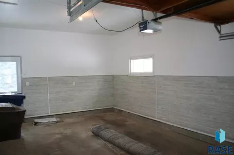 923 E 12th Ave, Mitchell, SD 57301 photo 36