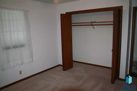 923 E 12th Ave, Mitchell, SD 57301 photo 3