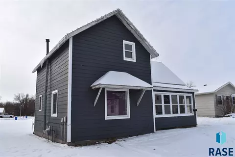 513 SE 4th St, Madison, SD 57042 photo 4