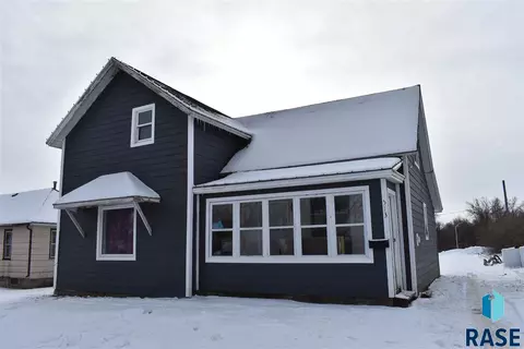 513 SE 4th St, Madison, SD 57042 photo 1