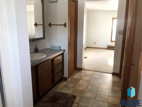 320 E 5th St, Bridgewater, SD 57319 photo 13