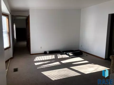 320 E 5th St, Bridgewater, SD 57319 photo 9