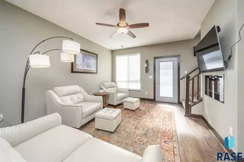 216 E 14th St, Sioux Falls, SD 57104 photo 8