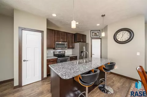 216 E 14th St, Sioux Falls, SD 57104 photo 2