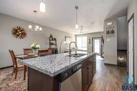 216 E 14th St, Sioux Falls, SD 57104 photo 4