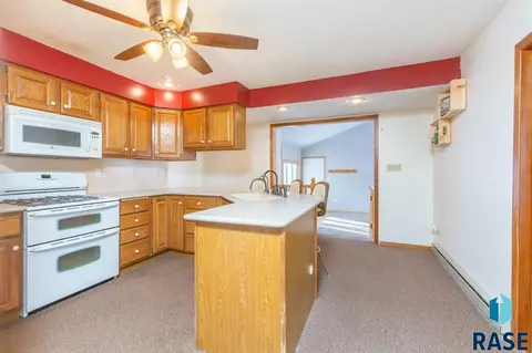 409 E 3rd St, Parker, SD 57053 photo 3