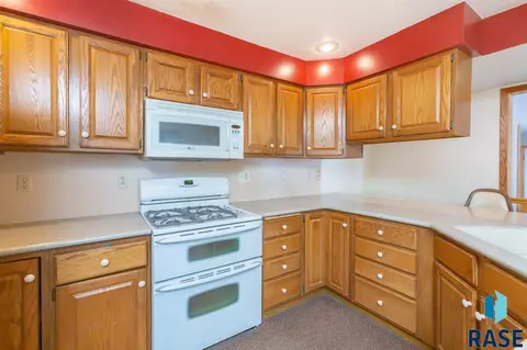 409 E 3rd St, Parker, SD 57053 photo 4