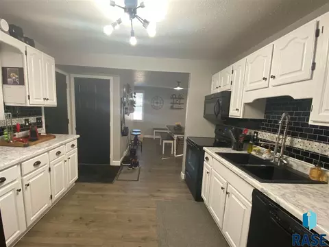 818 NW 3rd St, Madison, SD 57042 photo 10