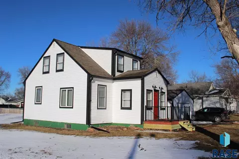 818 NW 3rd St, Madison, SD 57042 photo 4