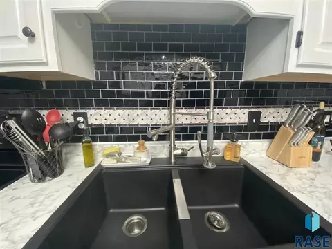 818 NW 3rd St, Madison, SD 57042 photo 9