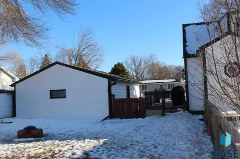 818 NW 3rd St, Madison, SD 57042 photo 7