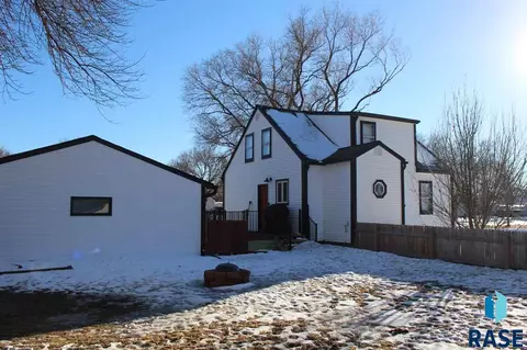 818 NW 3rd St, Madison, SD 57042 photo 6