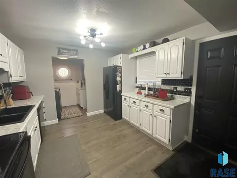 818 NW 3rd St, Madison, SD 57042 photo 8