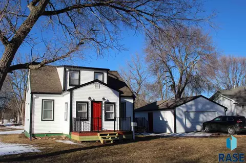 818 NW 3rd St, Madison, SD 57042 photo 3
