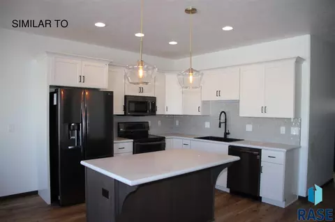 2617 S Kinderhook Ave, Sioux Falls, SD 57106 photo 2