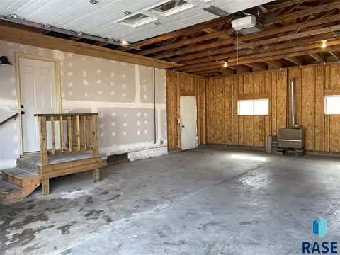 511 E 1st St, Freeman, SD 57029 photo 35