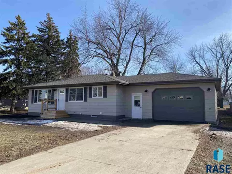 511 E 1st St, Freeman, SD 57029 photo 1