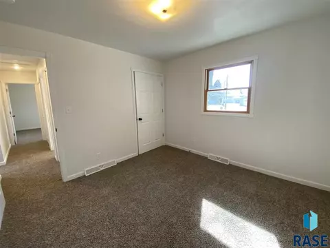 511 E 1st St, Freeman, SD 57029 photo 13