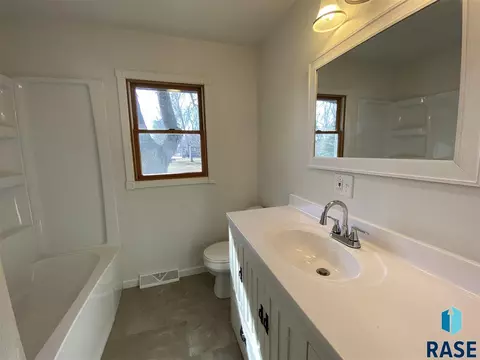 511 E 1st St, Freeman, SD 57029 photo 14