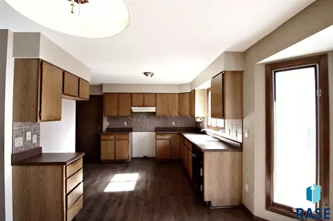 4509 E Oak St, Sioux Falls, SD 57103 photo 7