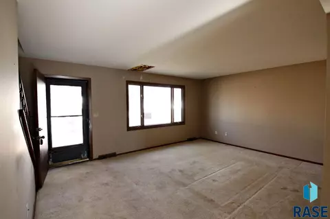 4509 E Oak St, Sioux Falls, SD 57103 photo 4