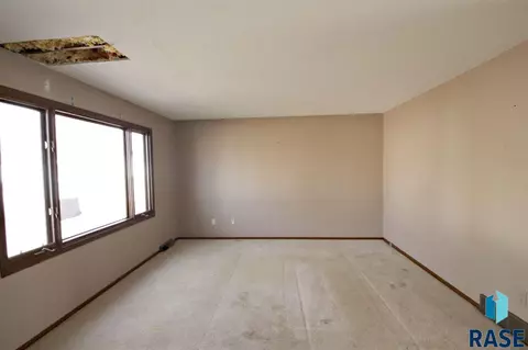 4509 E Oak St, Sioux Falls, SD 57103 photo 3