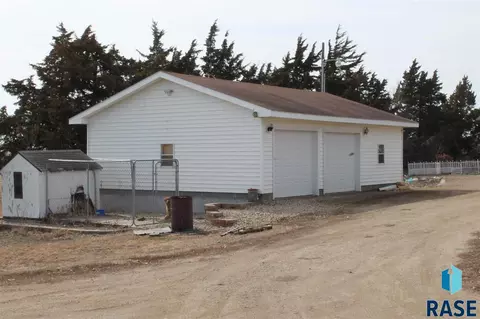25403 402nd Ave, Mitchell, SD 57301 photo 2