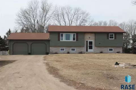 25403 402nd Ave, Mitchell, SD 57301 photo 1