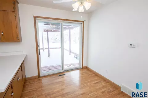 1108 E Beechnut St, Brandon, SD 57005 photo 9