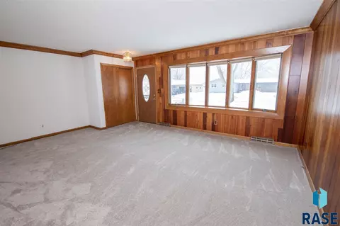 1108 E Beechnut St, Brandon, SD 57005 photo 3