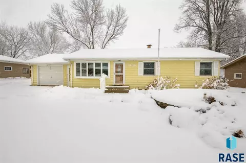 1108 E Beechnut St, Brandon, SD 57005 photo 1