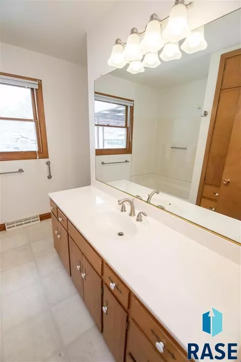 1108 E Beechnut St, Brandon, SD 57005 photo 10