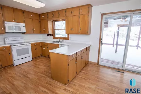 1108 E Beechnut St, Brandon, SD 57005 photo 8