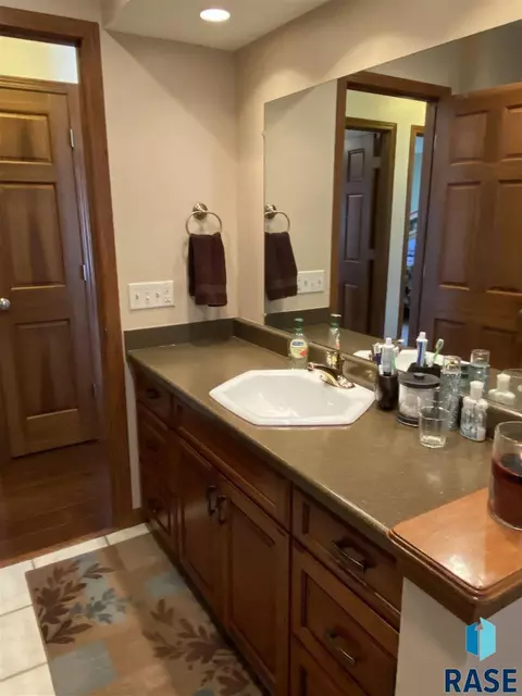 516 S Anderson St, Mitchell, SD 57301 photo 24