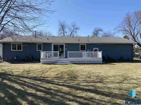 516 S Anderson St, Mitchell, SD 57301 photo 4