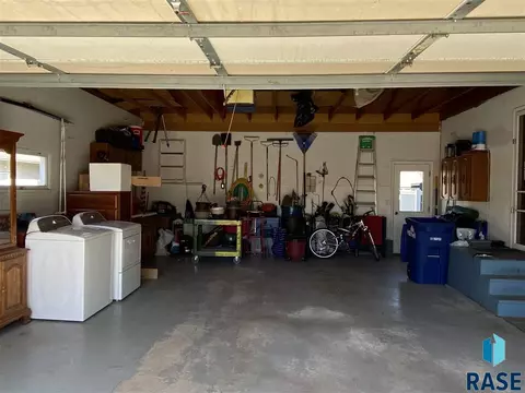 516 S Anderson St, Mitchell, SD 57301 photo 30
