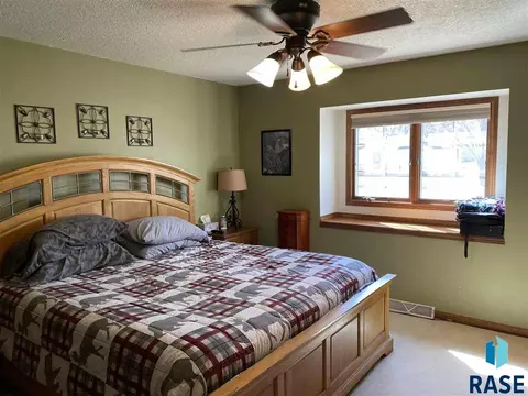 516 S Anderson St, Mitchell, SD 57301 photo 16
