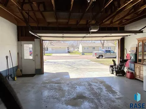 516 S Anderson St, Mitchell, SD 57301 photo 31