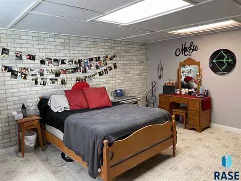 516 S Anderson St, Mitchell, SD 57301 photo 28