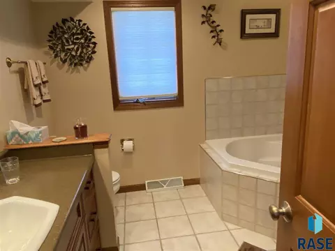 516 S Anderson St, Mitchell, SD 57301 photo 22