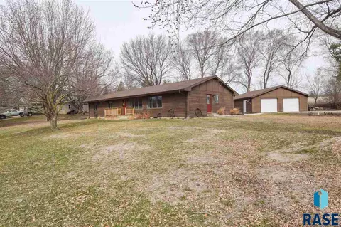 7312 Pine Lake Dr, Sioux Falls, SD 57110 photo 1