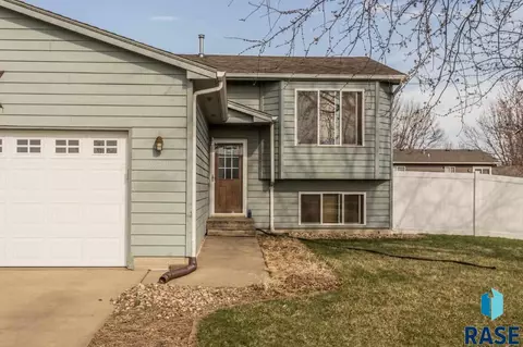 820 N Cole Ave, Tea, SD 57064 photo 2